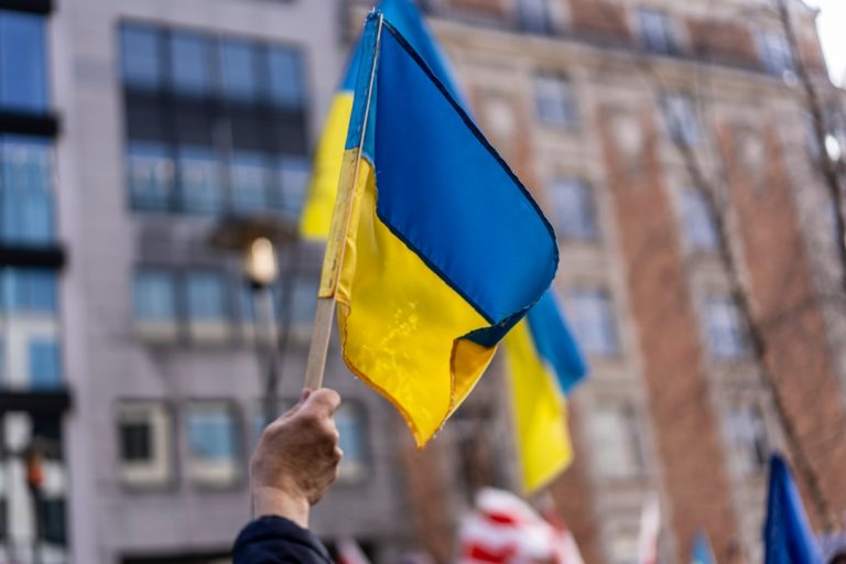 Прапор Європейського Союзу як символ підтримки України