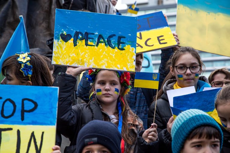Мирні переговори та дипломатичні зустрічі щодо України