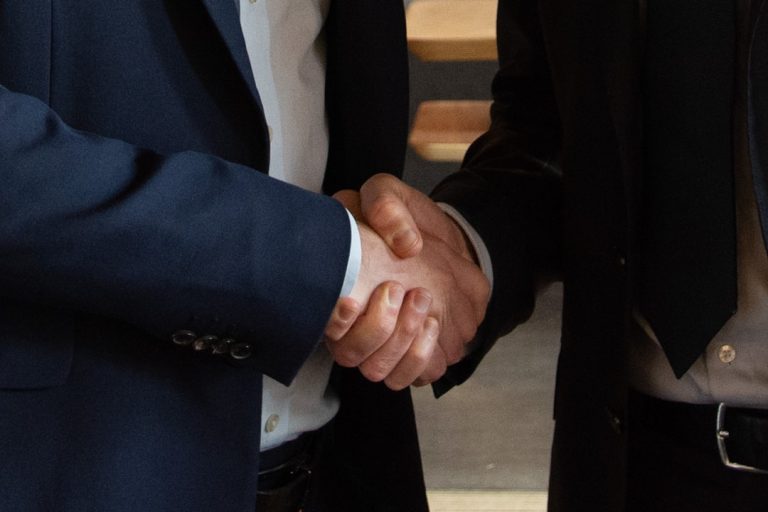 Політичні переговори та угоди між країнами